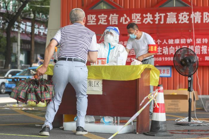 南昌市疾控中心主任医师范义兵14日在南昌市疫情防控新闻发布会上支招