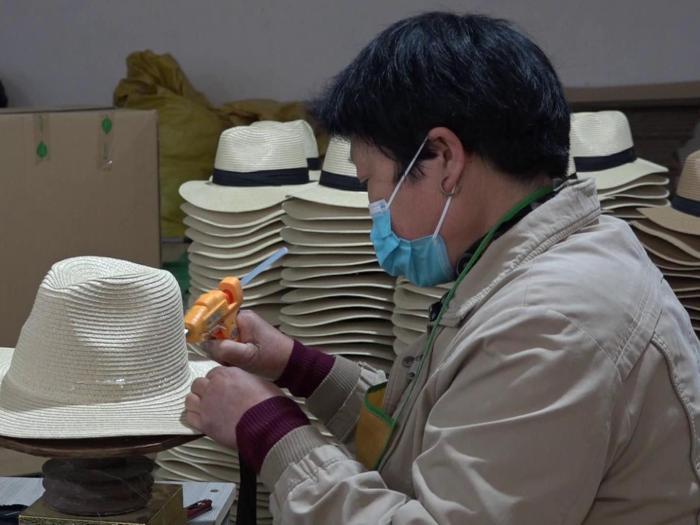 “草编之乡”河北大名：年产5000万件草编织品 餐垫出口量居全国首位