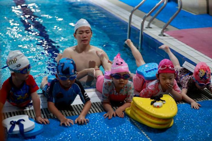 游泳馆普遍缺少“亲子更衣室” 市民呼吁设置人性化设施
