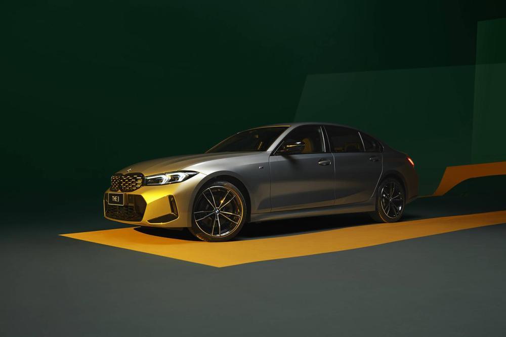 中期改款宝马3系官图最新家族外型内饰换装一体式悬浮曲面屏