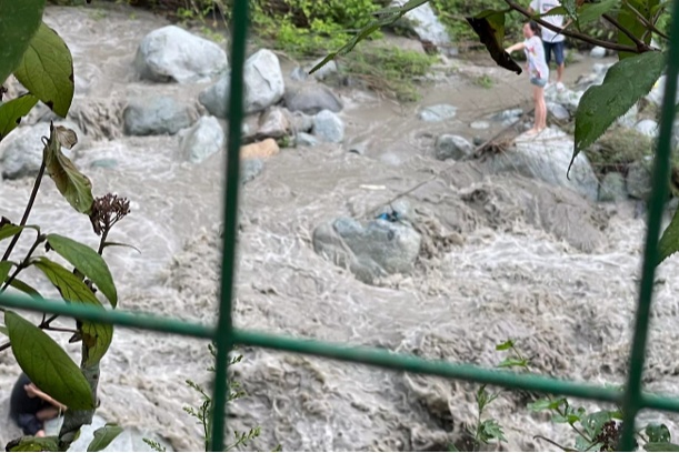 四川彭州山洪灾害背后：“野景区”潜在风险不容忽视