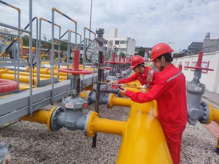 中国石化西南石油局为抗震救灾保供气 排查川西420余公里天然气“主动脉”