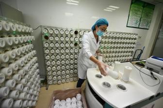 （中国这十年）中医药已传播至196个国家和地区 中医药内容纳入16个自由贸易协定