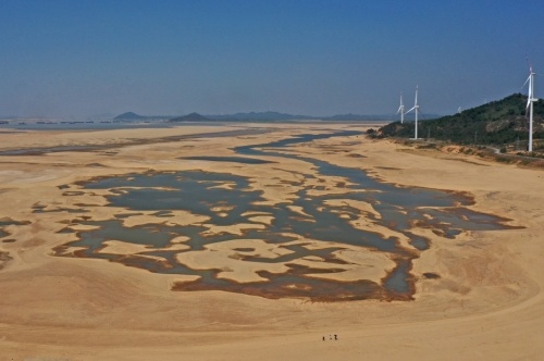 中国最大淡水湖鄱阳湖水位跌破7.11米 为历史新低