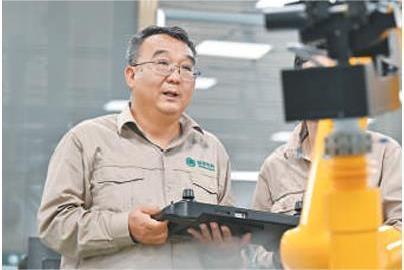 国家电网天津滨海供电公司配电抢修班班长张黎明 “要对得起老百姓的信任”