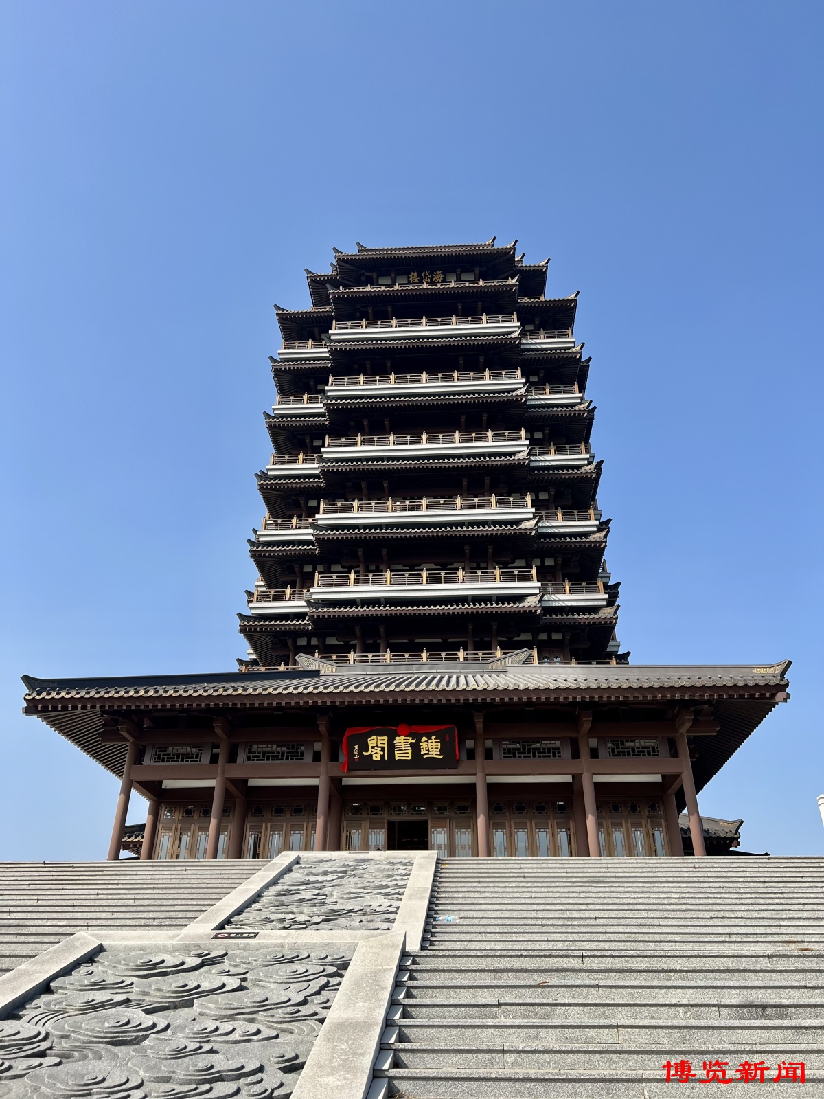 闪电号>本地>淄博新闻>在淄博,海岱楼是城市地标建筑,它似一颗璀璨的