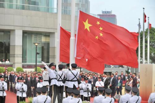 国庆节五星红旗在香港各间大学冉冉升起