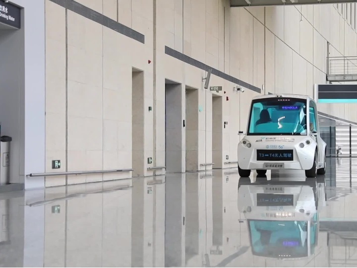 自动驾驶 自主避障 全国首个航站楼内自动驾驶摆渡车应用测试成功
