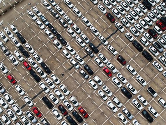 今年前10个月出口翻倍，中国的电动汽车为何在海外吃香？