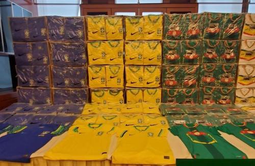 香港海关检获逾10万件世界杯参赛队冒牌球衣
