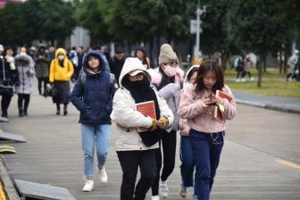 上海发布今秋首个寒潮蓝色预警 申城气温48小时内最大降幅达14℃