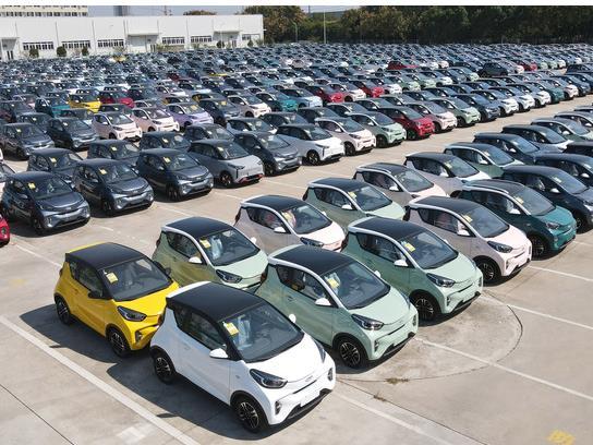 1至11月新能源汽车产销同比均增长1倍
