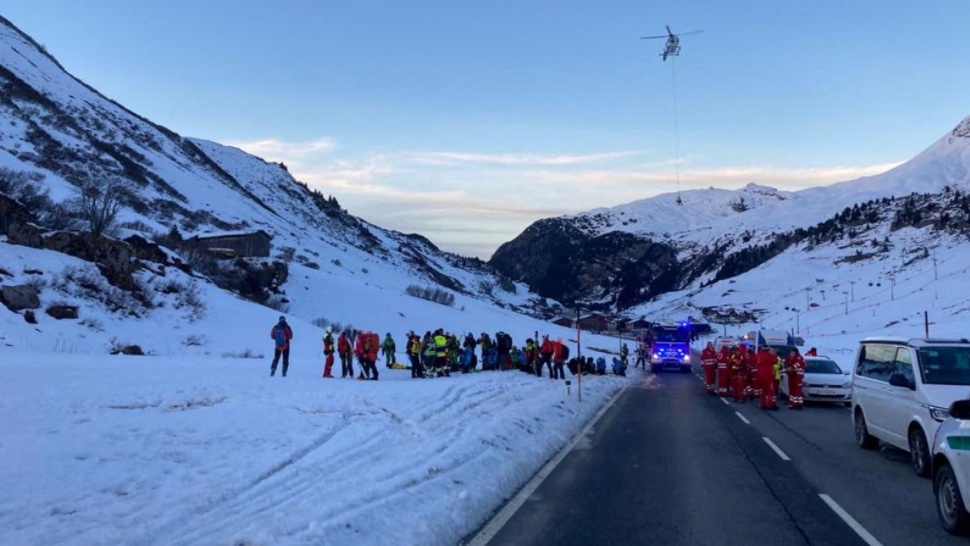 奧地利一座知名滑雪場發生雪崩 致10人被埋