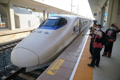 銀蘭高鐵開通運營 西北旅游景區“由點串成線”