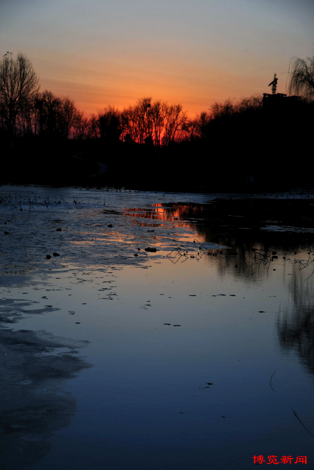 这就是淄博丨暮色红莲湖