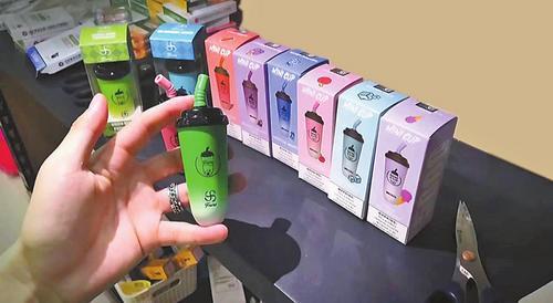 口味多樣、造型炫酷，但多為“三無”產品 “奶茶杯”電子煙安全風險多