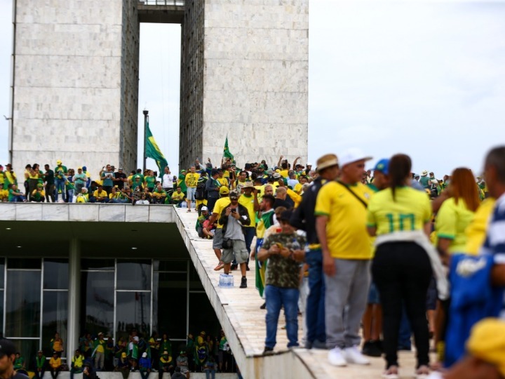 关联“强闯”事件 巴西政府又解除13名军人职务