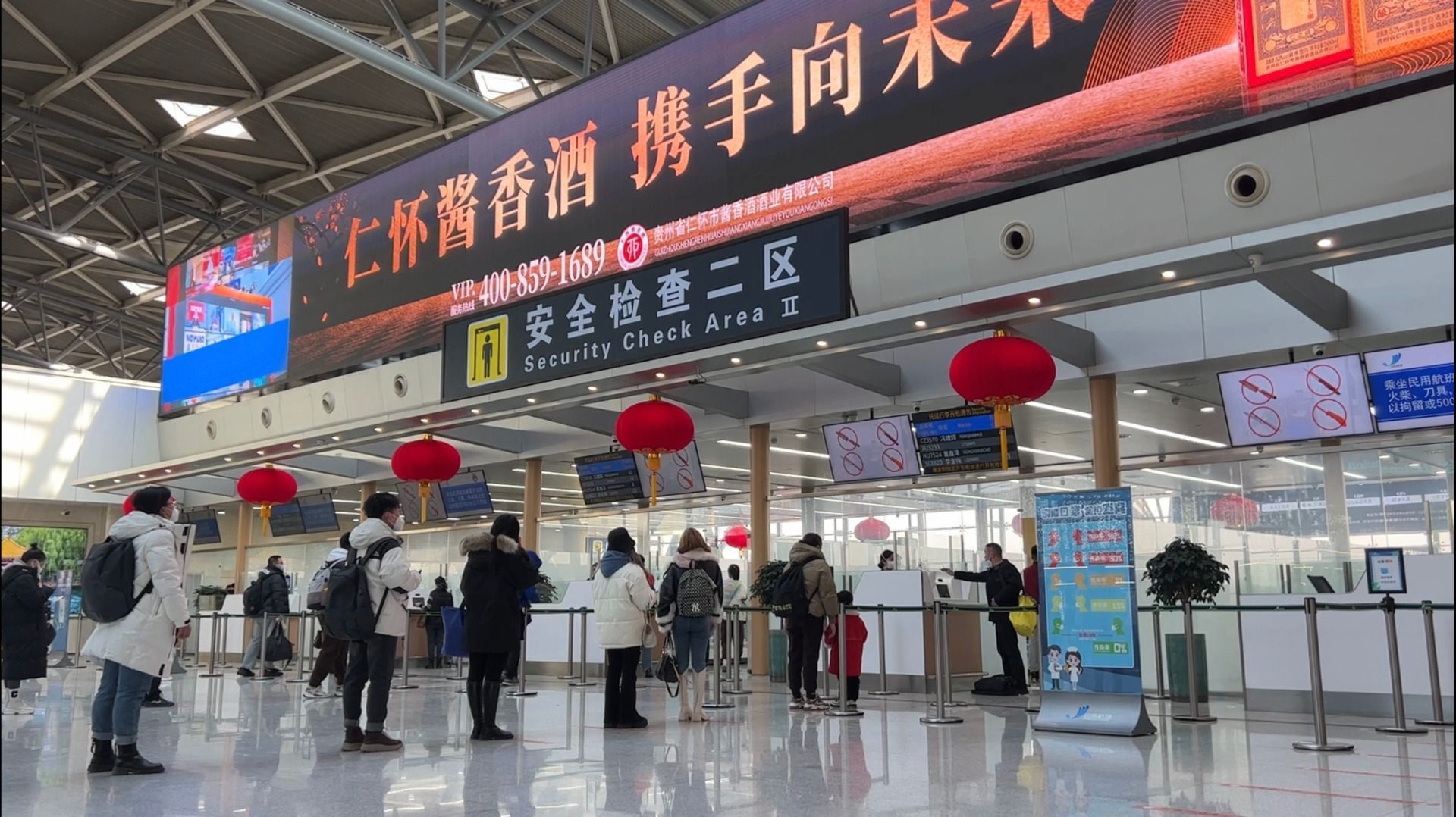 济南国际机场迎来节前客流高峰