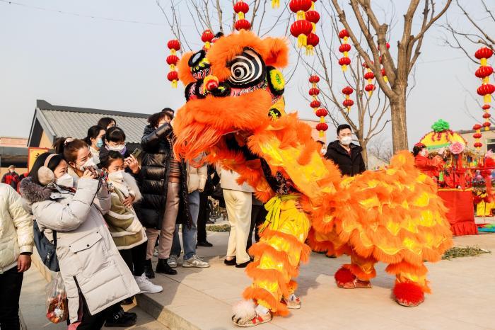 （新春走基层）西安民众春节“穿越” 体验“汉风”传统年味
