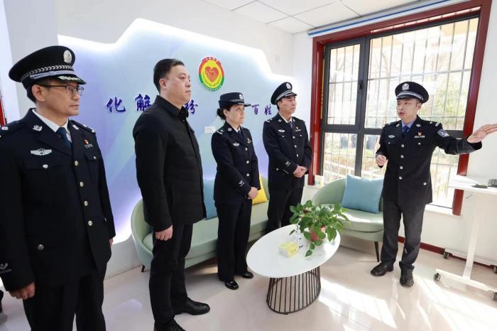 西安首个“暖心智慧警务会客室”揭牌运行 促社会治理水平提升