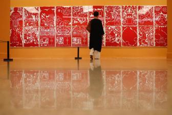法国布列塔尼孔子学院举办中国剪纸艺术展