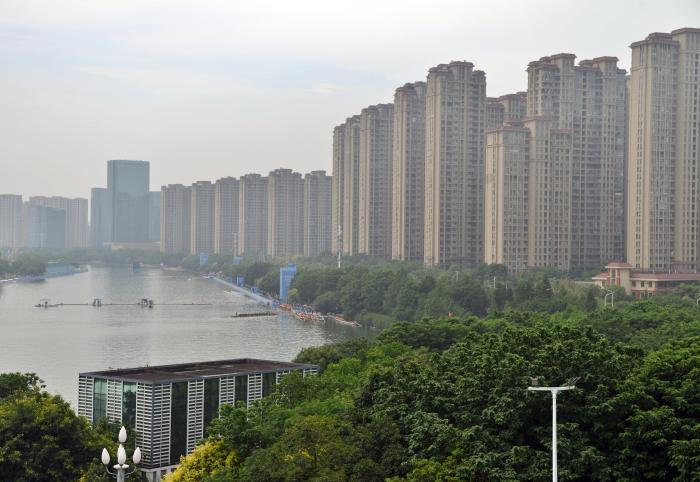 中国一地曝“房贷可还到80岁”，利大还是弊大？