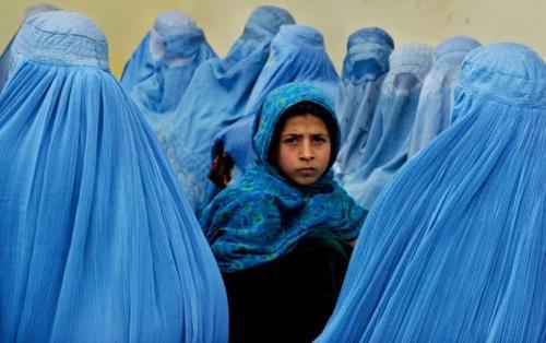被遗忘的阿富汗女学生：无学可上，有家难回