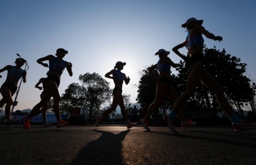 中国田径运动员贺相红刷新男子35公里竞走亚洲纪录