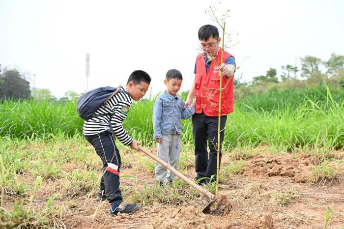 广州长隆发起“我为熊猫种棵竹”植树节公益活动