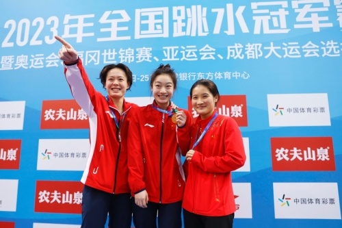全国跳水冠军赛：昌雅妮3米板险胜折桂 杨昊10米台夺冠