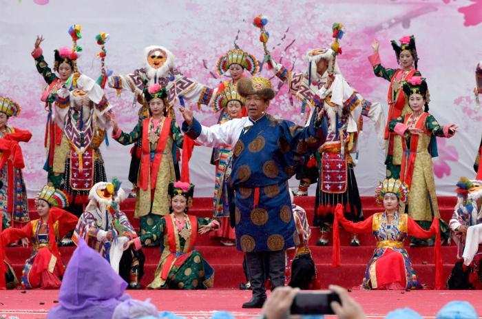 畅游花海 2023西藏林芝第二十届桃花旅游文化节开幕