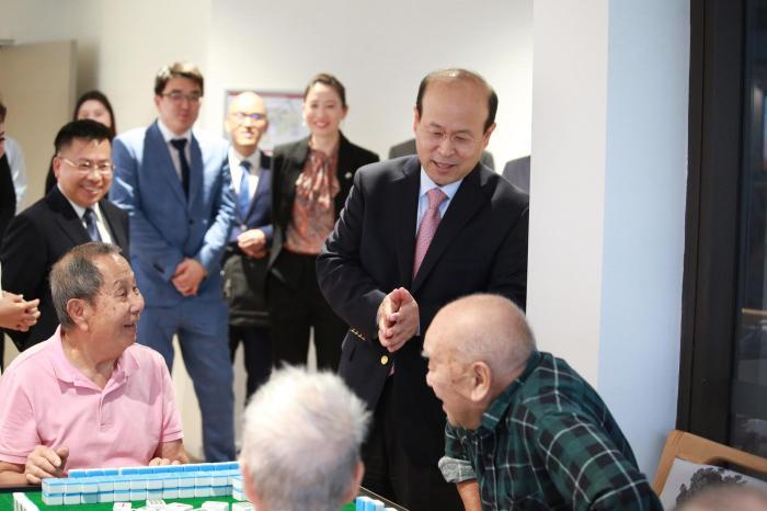 中国驻澳大利亚大使肖千走访昆士兰州阳光养老院