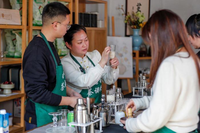 安徽屯溪“花式飲茶”：老傳統嬗變為新風尚