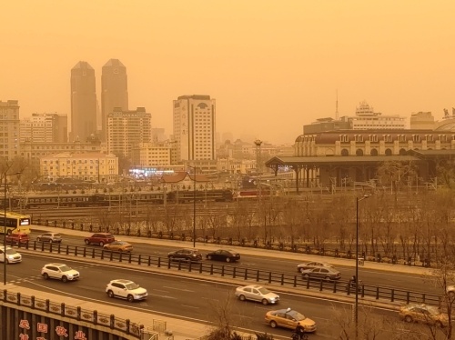 中国PM10沙尘污染过程持续 影响范围波及苏浙皖鄂等地