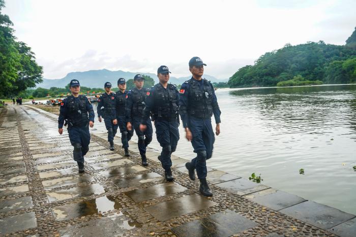 桂林警方实施生态警务 当好守护漓江的“二郎神”