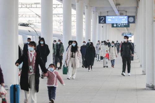 “五一”假期迎客流高峰 北京铁警护航旅客平安出行
