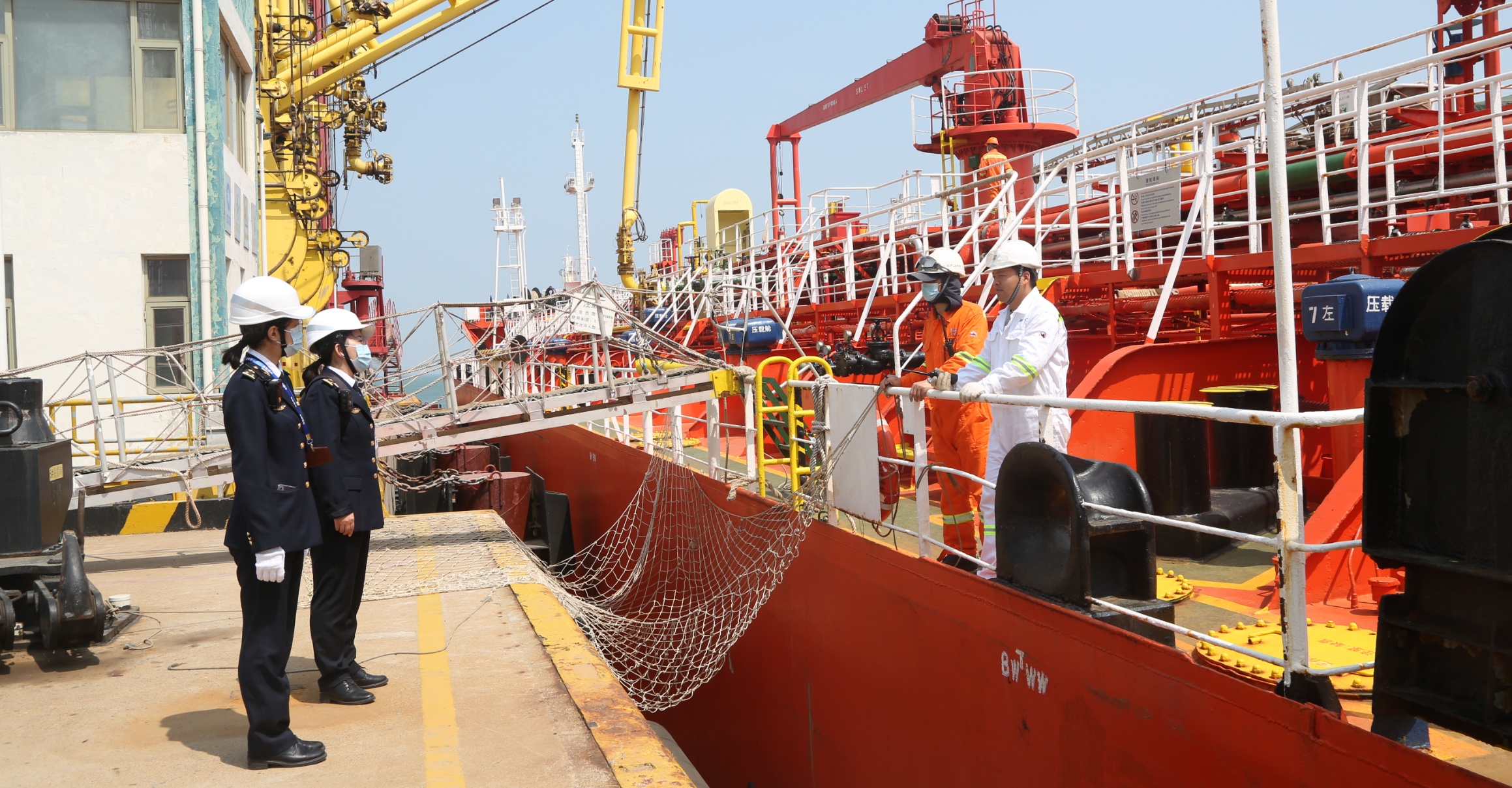 “五一”期间青岛海事部门加强对液货危险品运输船安全管控