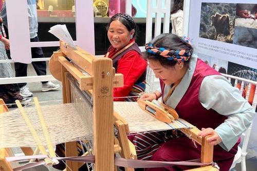 织就氆氇“国际梦”，“上海工匠”化身援藏产业帮扶人
