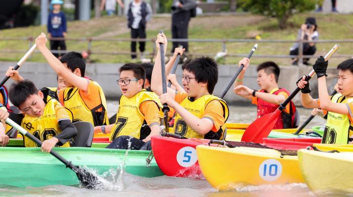 水上运动走进上海校园 皮划艇校际联赛江月湖鸣笛开赛