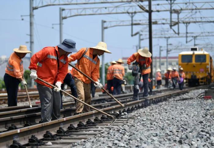 京九铁路集中修进入攻坚阶段 保障暑运安全畅通