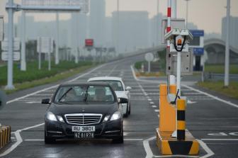 拱北海關完成首單“港車北上”車輛海關備案手續