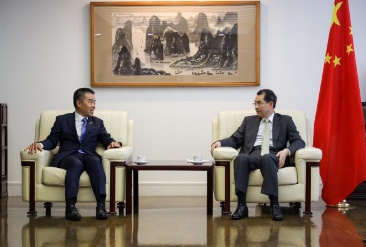 中国驻日本大使吴江浩会见滋贺县知事三日月大造