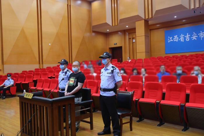 龙某锋组织、领导黑社会性质组织罪案在江西吉安中院一审开庭