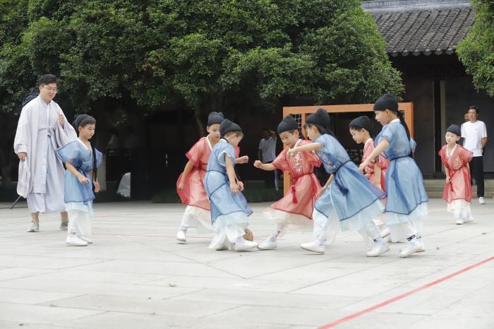 杭州西湖畔上演體育運動古今對話 亞運項目主題展同步開展