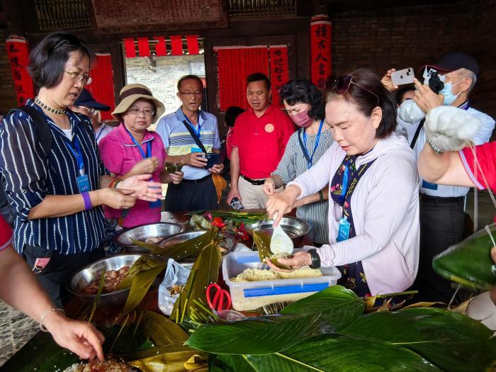 桂臺兩地民眾共包粽子慶端午 寓意“同粽同源”