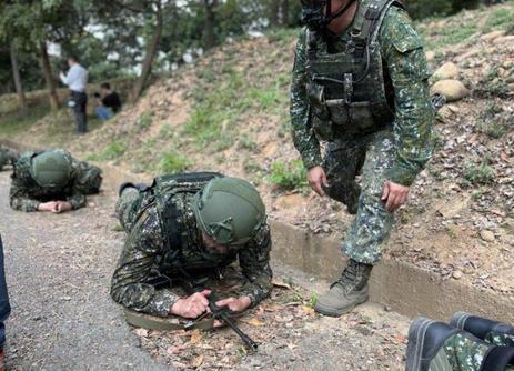 臺陸軍兩名士官營區內昏迷送醫不治身亡 或為臺軍方今年第四起自殺案件