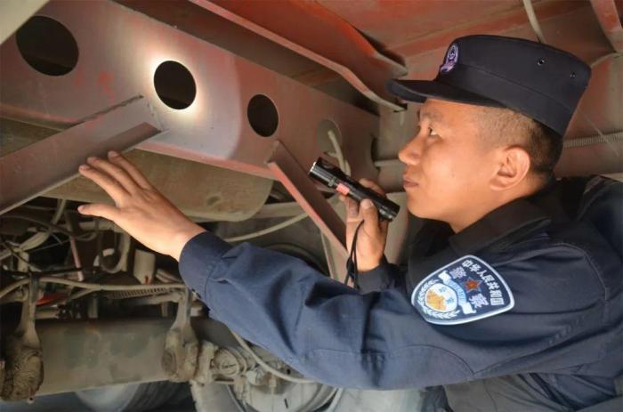 民警鄭兆瑞：行走在中緬邊境的緝毒“百科全書(shū)”