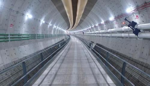 中国最长盾构高速公路隧道首线贯通