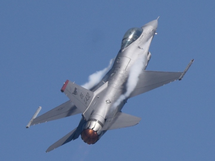 罗马尼亚拟设F-16战机飞行员区域培训中心