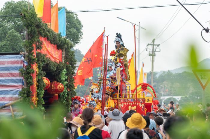 第六屆中國普陀桃花會民間民俗大巡游舉行